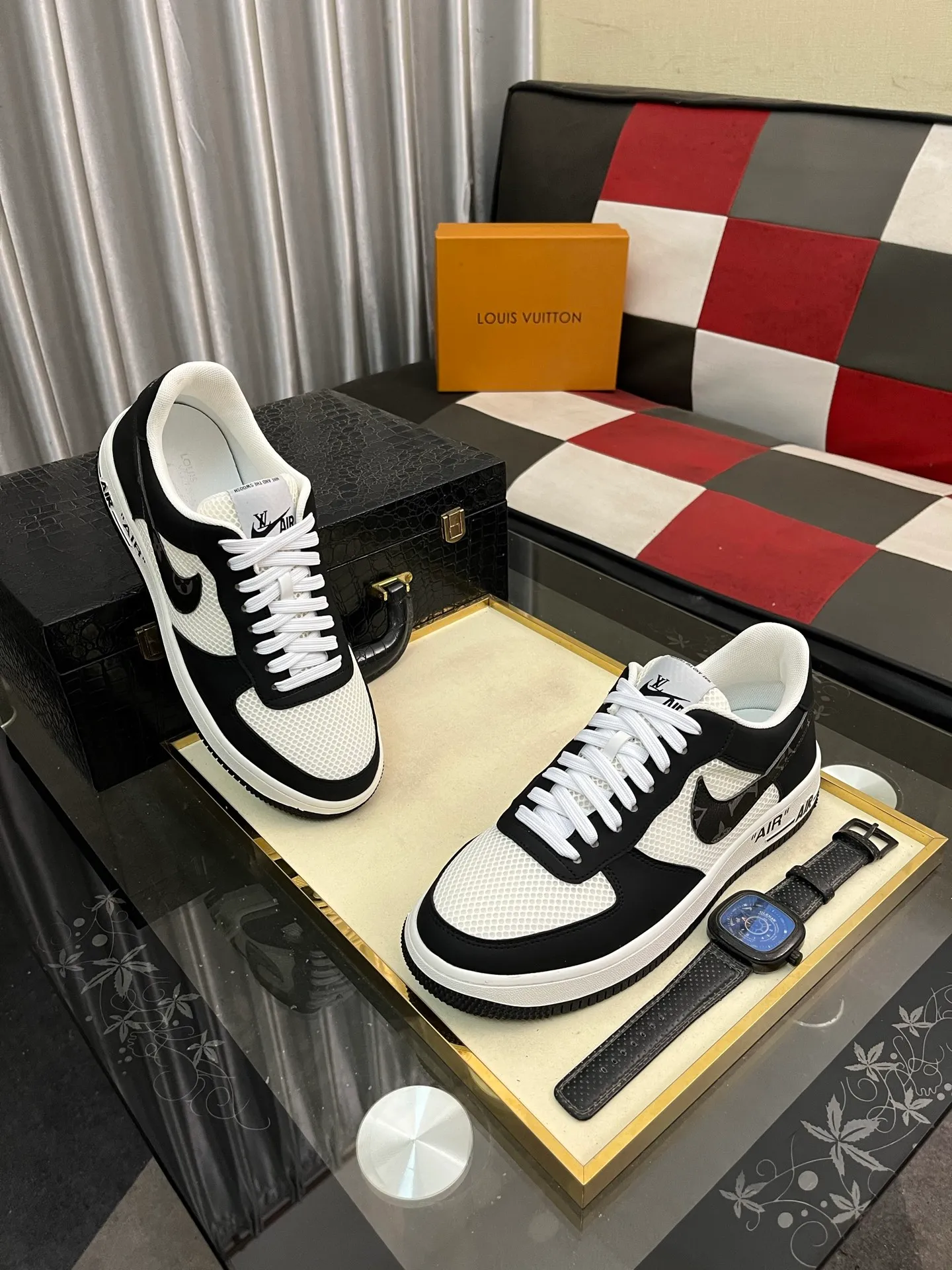 Men's shoes 💰440⌚️⌚️【LOUlS VUlTTON】Louis Vuitton ~ unique and casual style. LV counter purchasing 🏃casual shoes😍😍 are on sale at the men's counter at the same time. Italian imported brands select top-layer Italian cowhide. 🐑Sheepskin lining (refuses to discolor and grind feet) Sole: Original sole specially provided by the original factory 🎬Better in kind Code number: 38-443⃣️Color selection